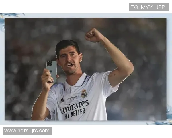 库尔图瓦：从守门员到传奇的成长之路与足球生涯回顾